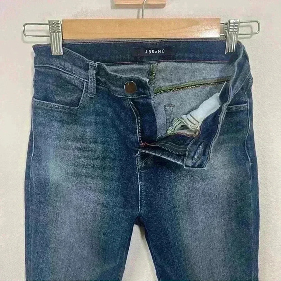J BRAND Cropped Zip Skinny Jeans in Spirited Size 26 - Picture 5 of 16